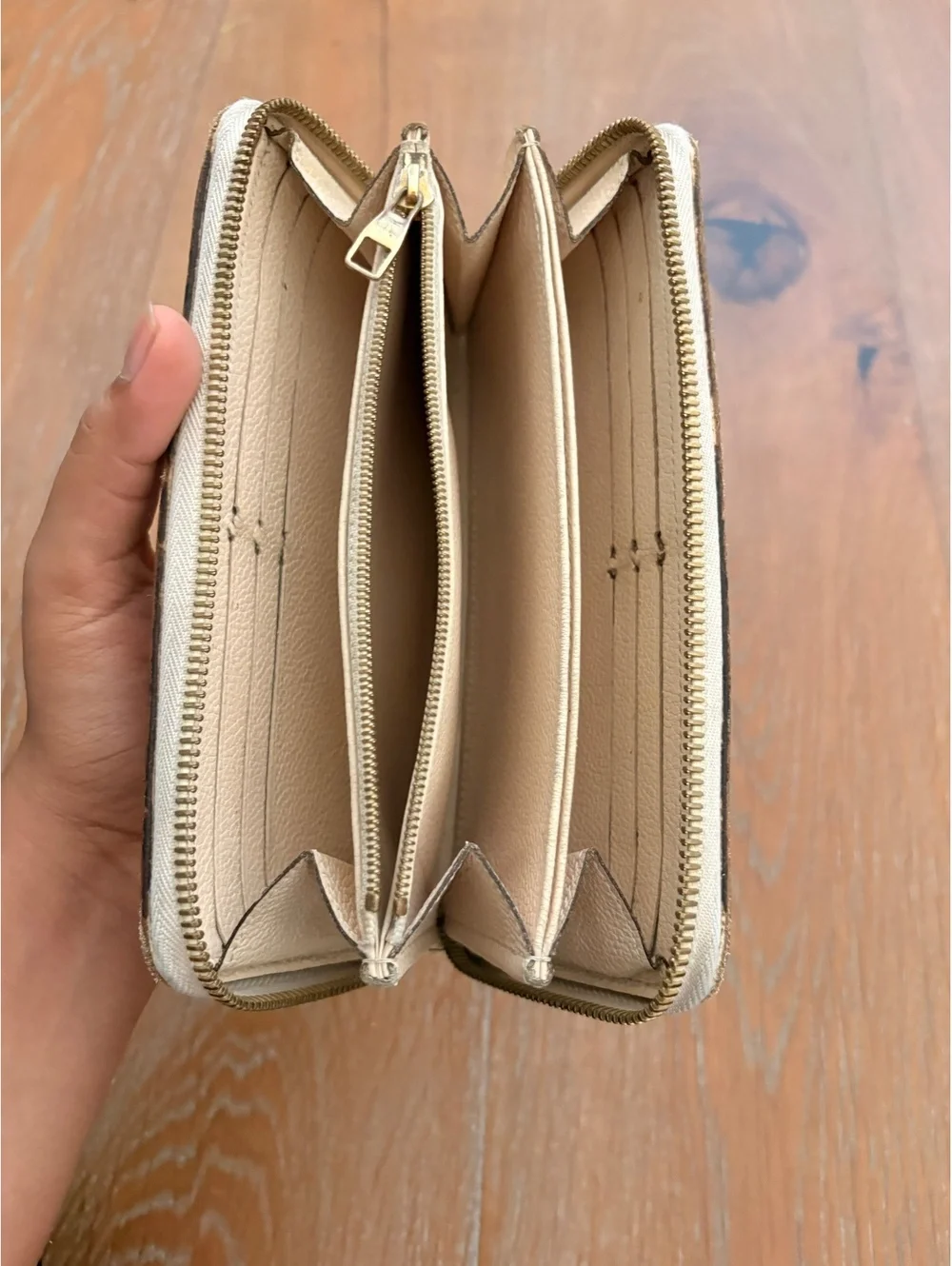 Louis Vuitton Beige Monogram Canvas Zippy Wallet FLAW REPAIR